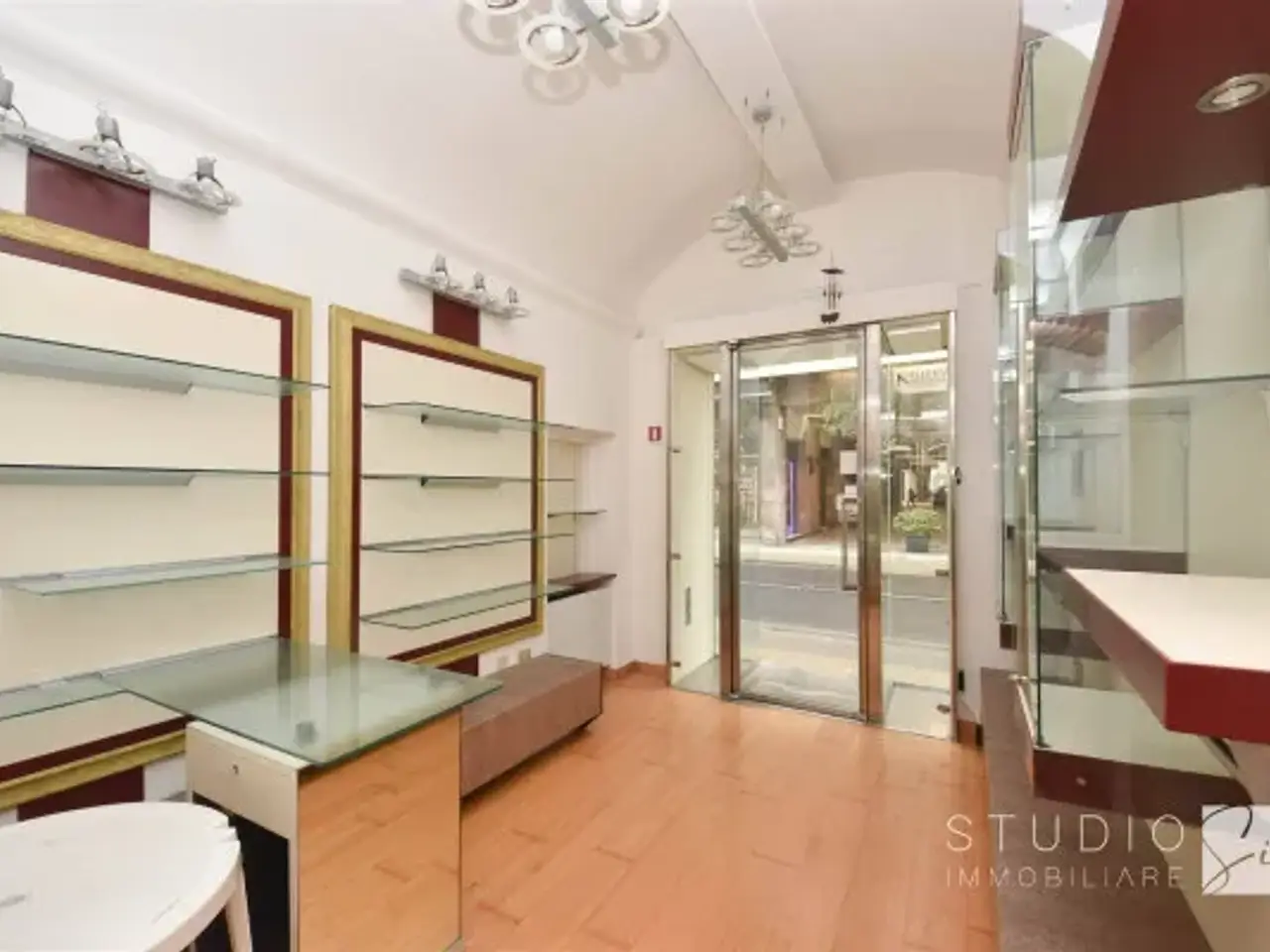 Negozio in Via della Costituzione, Pistoia, {3} - Foto 1