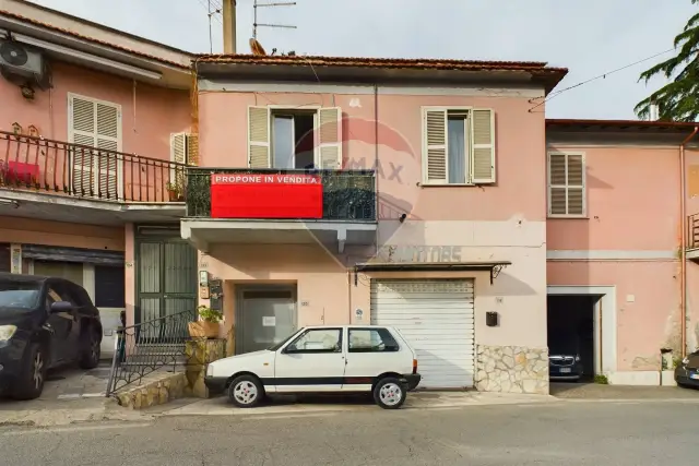 Dreizimmerwohnung in Viale Umberto I 122, Formello - Foto 1