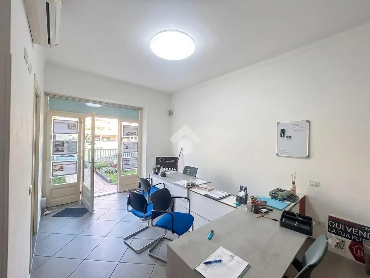 Negozio in Via Cisa Sud 492, Santo Stefano Di Magra, {3} - Foto 2