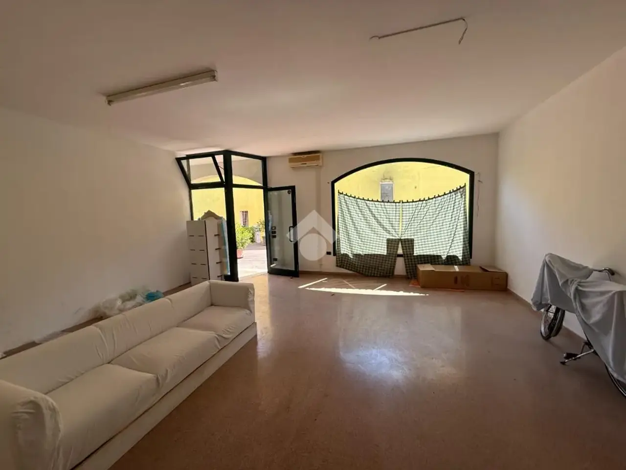 Negozio in Via Arasella 76, Isola Vicentina, {3} - Foto 1