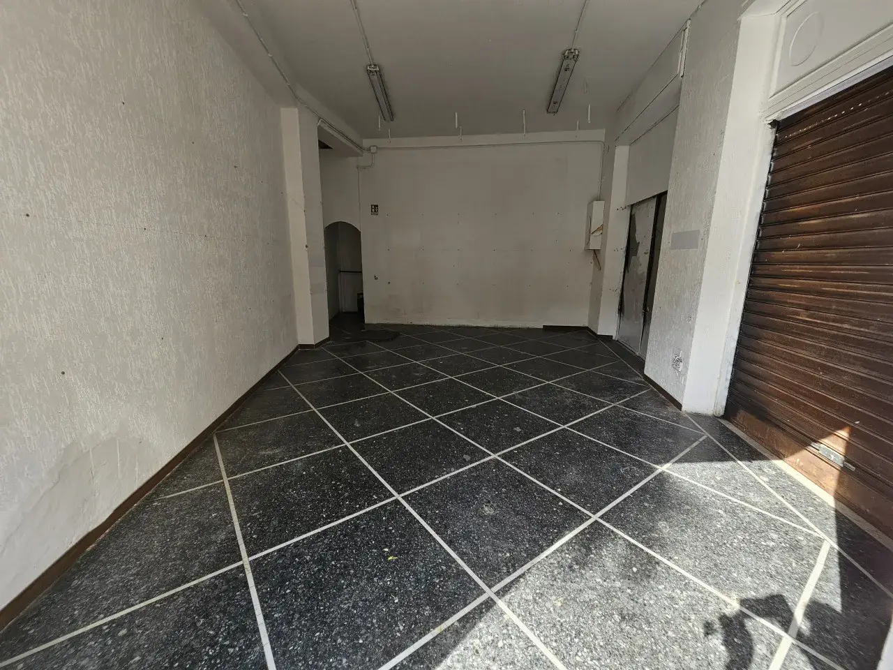Negozio in Piazza Saffi, Savona, {3} - Foto 2