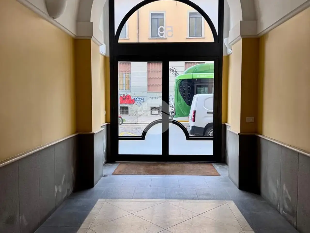 Negozio in Via Edmondo De Amicis 59, Milano, {3} - Foto 2