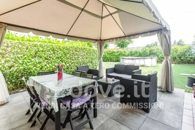 2-room flat in Via Louis Pasteur 20, Tradate - Photo 1