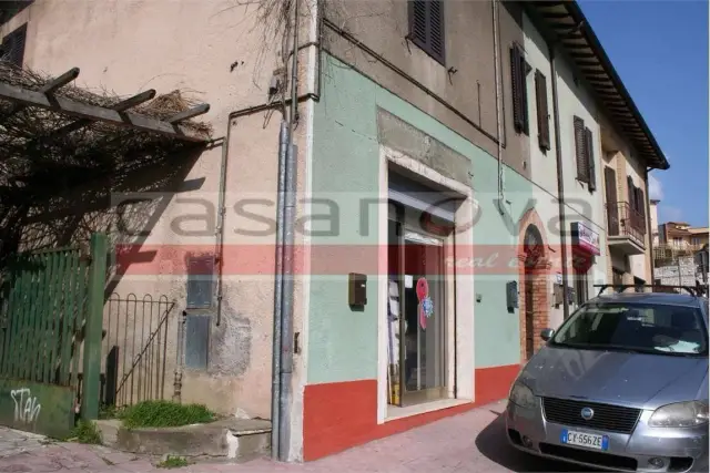 Negozio in Via della Pallotta , 18, Perugia - Foto 1