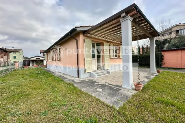 Detached house in Ottolini 55100, Lucca - Photo 1