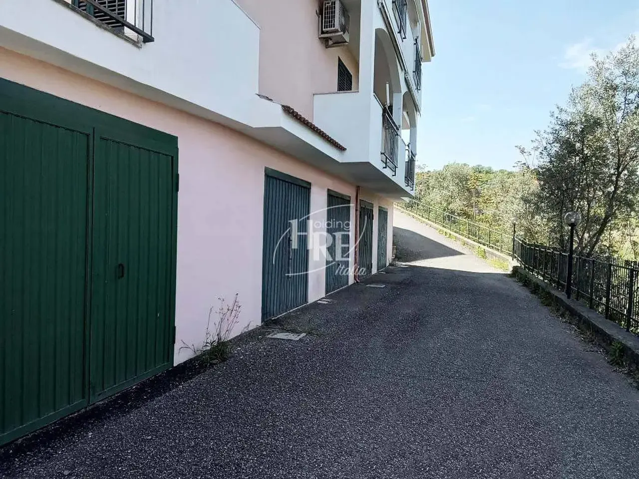 Parcheggio chiuso in Contrada Timpone degli Ulivi, Cosenza, {3} - Foto 1