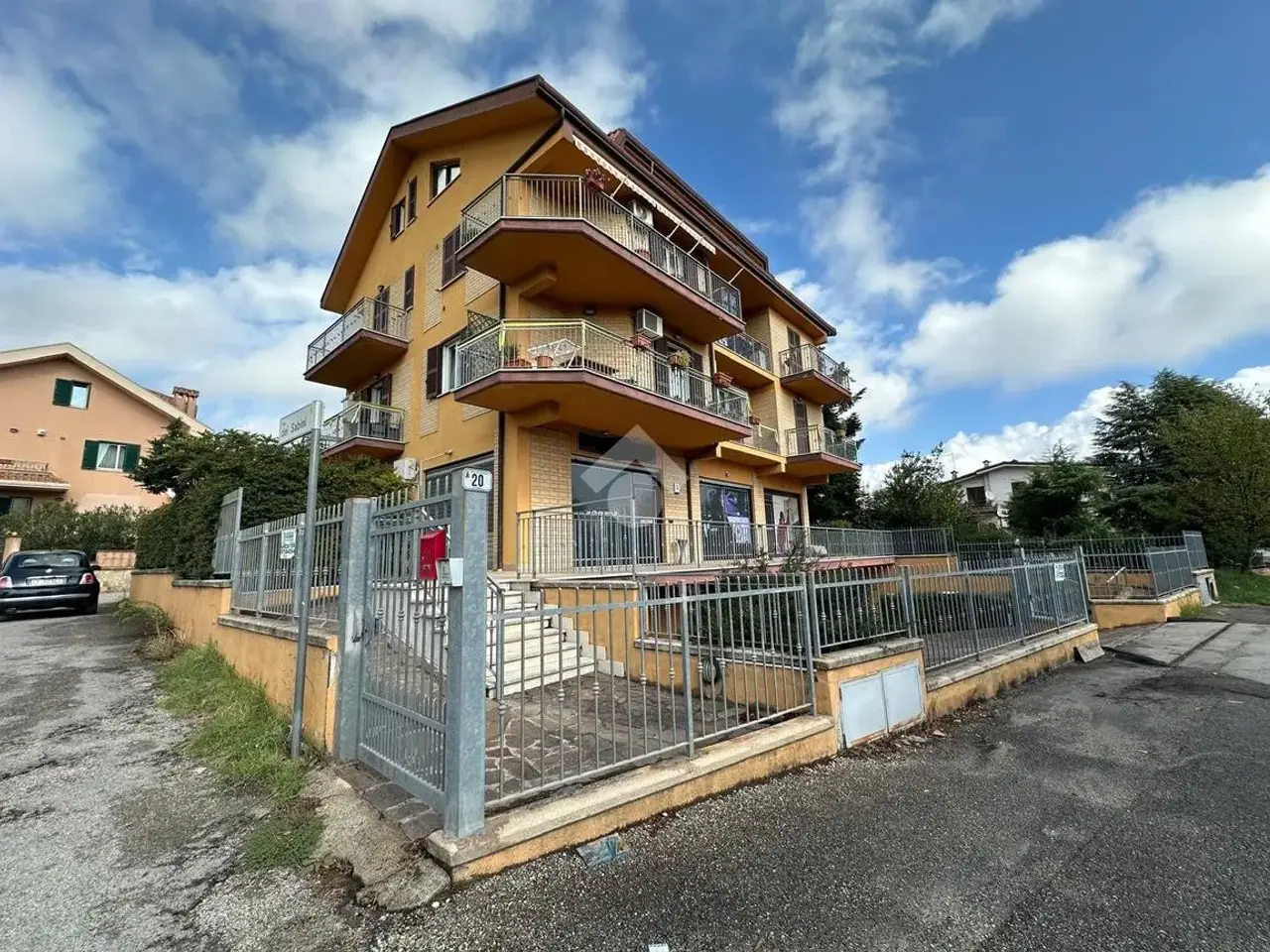 Negozio in Via dei Cavoni 18, Frosinone, {3} - Foto 2