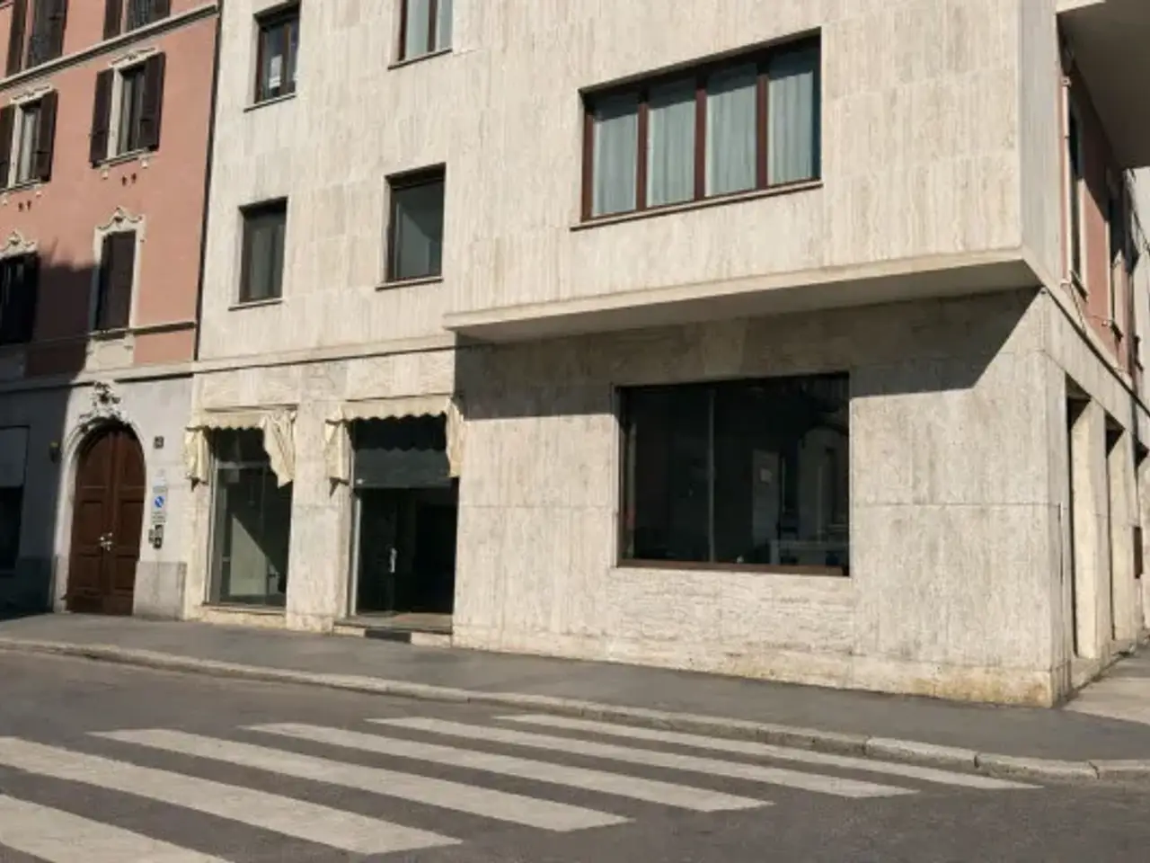 Negozio in Via Vivaio 14, Milano, {3} - Foto 2