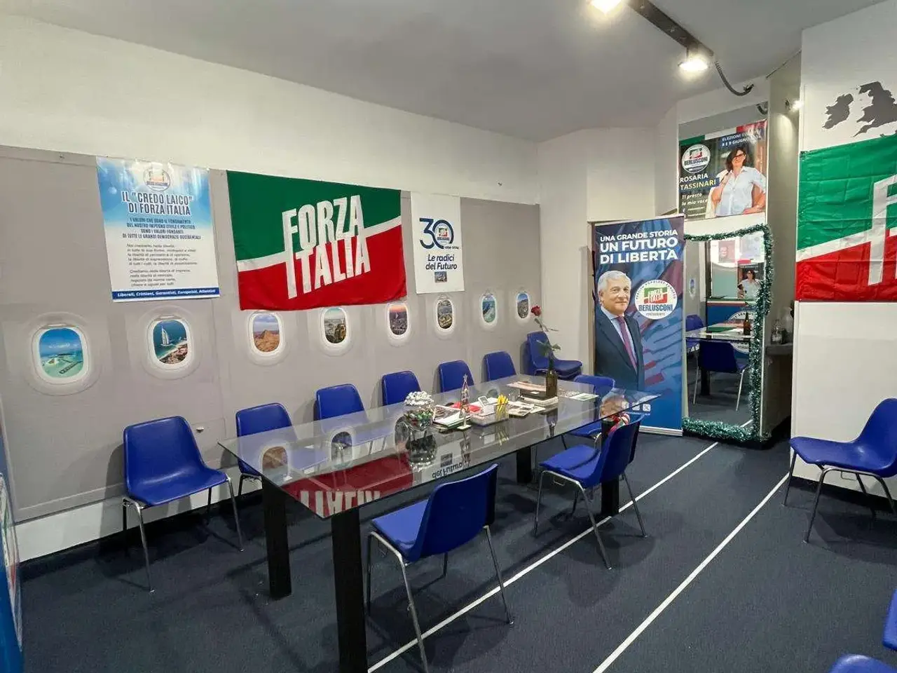 Negozio in Piazza Saffi 15, Forli', {3} - Foto 2