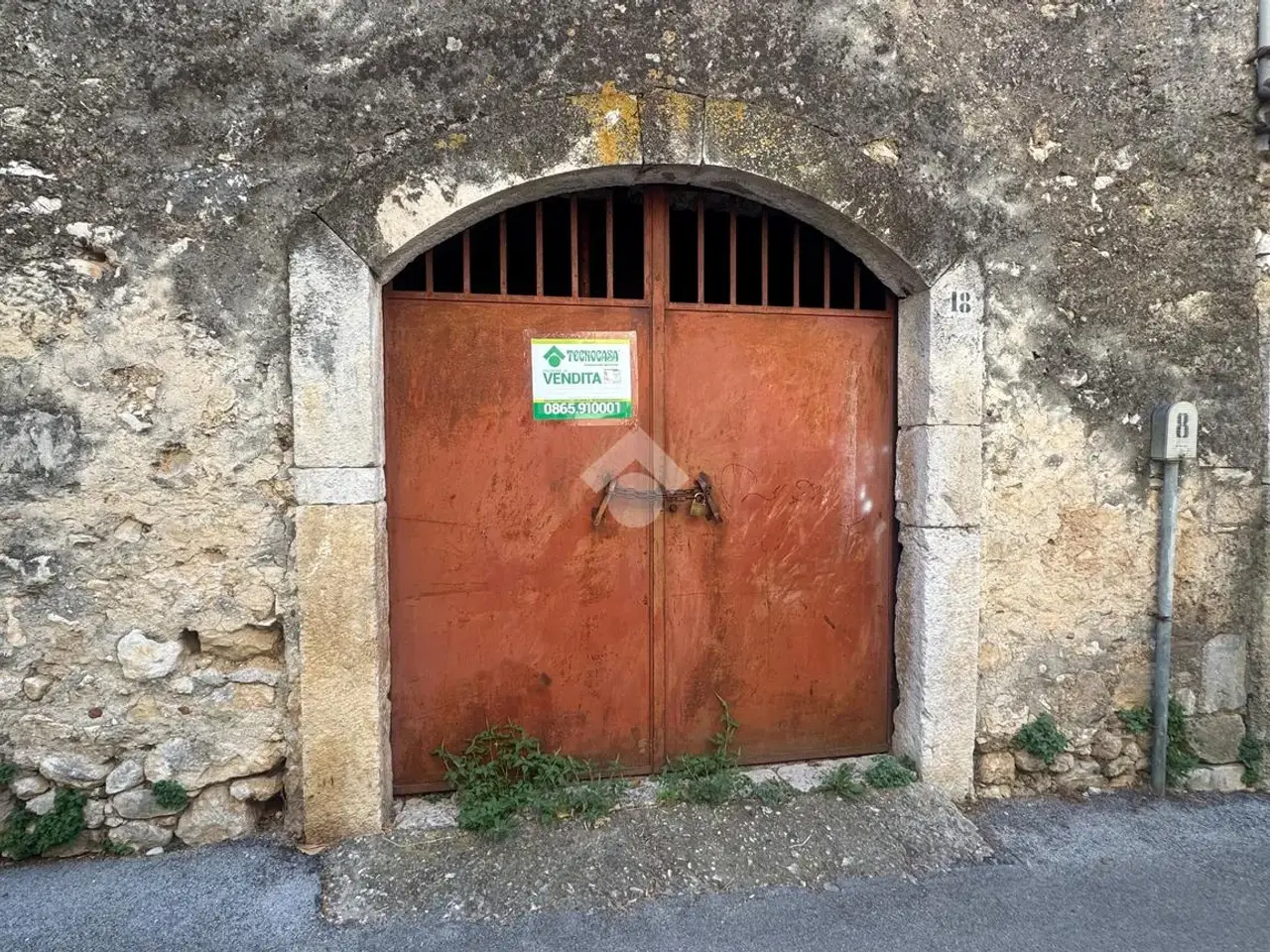 Magazzino in Via Pretorio 18, Venafro, {3} - Foto 1