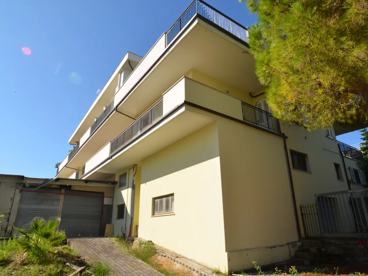 Negozio in Via Lauri 3, San Benedetto del Tronto, {3} - Foto 1