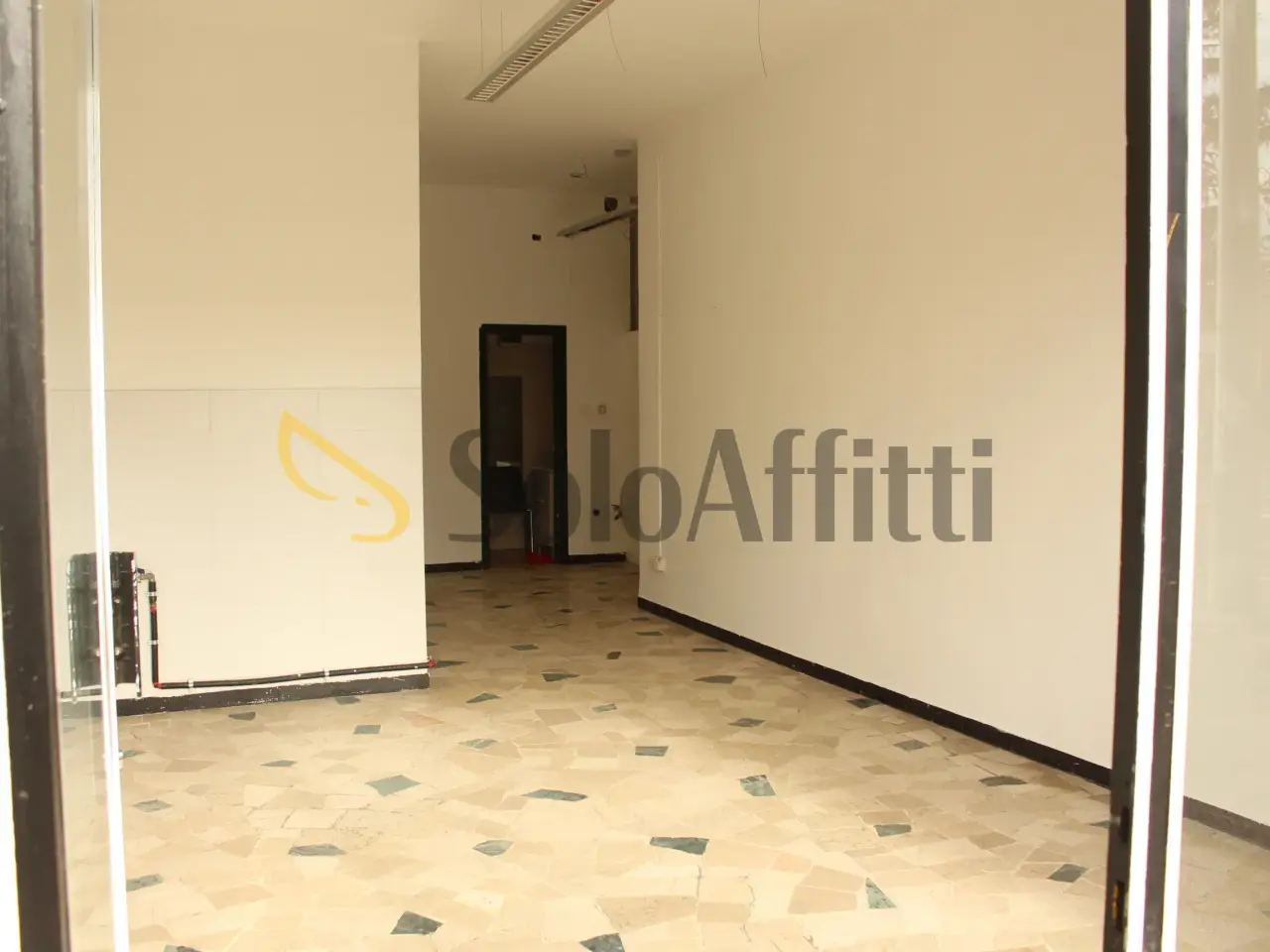 Negozio in Viale Europa 90, Bolzano, {3} - Foto 2