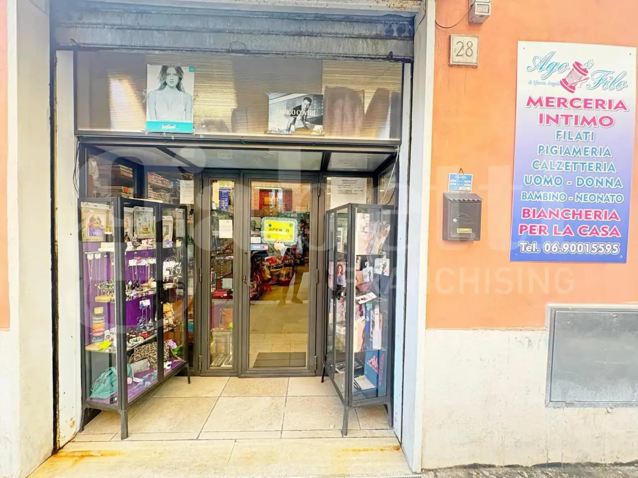 Esercizio commerciale in Via dei Gonzaga 28, Roma, {3} - Foto 1