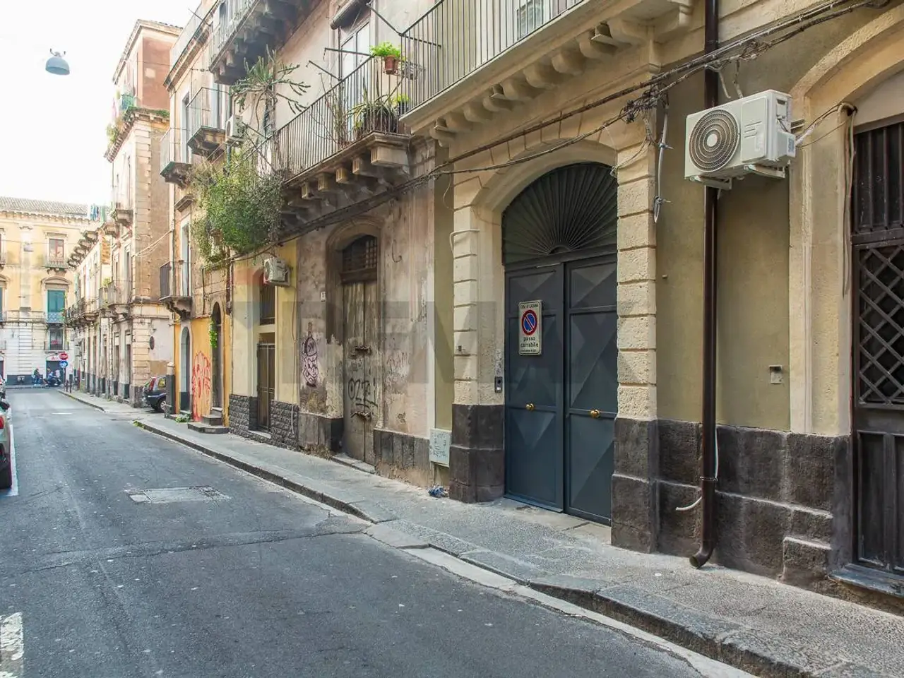 Magazzino in Via Pozzo Canale 25, Catania, {3} - Foto 2