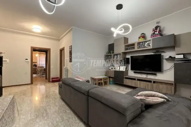 3-room flat in Viale Lombardia, Brugherio - Photo 1