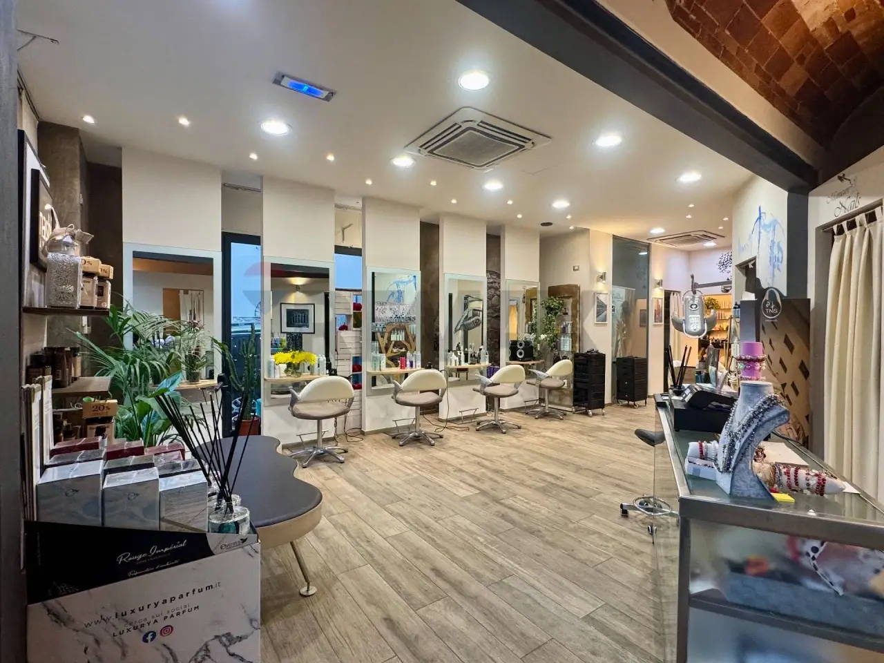 Esercizio commerciale in , Pistoia, {3} - Foto 1
