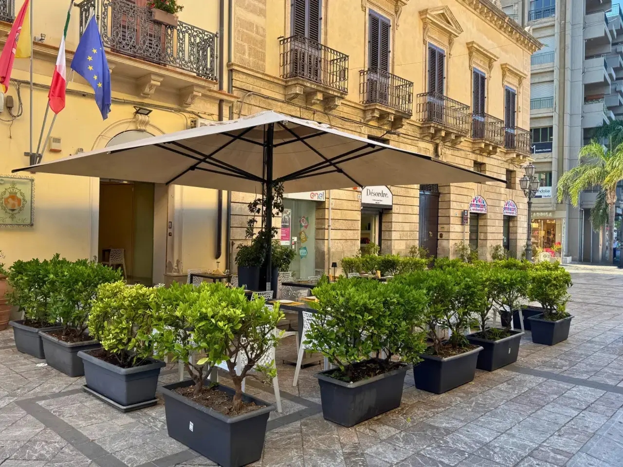 Esercizio commerciale in Via Giacomo Medici 75, Milazzo, {3} - Foto 1