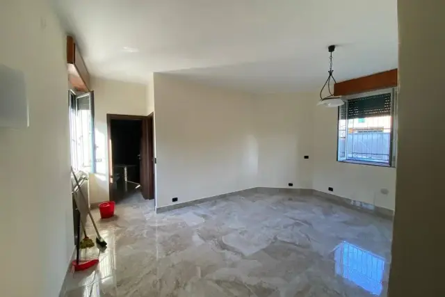 2-room flat in Via Ugo Foscolo, Parabiago - Photo 1