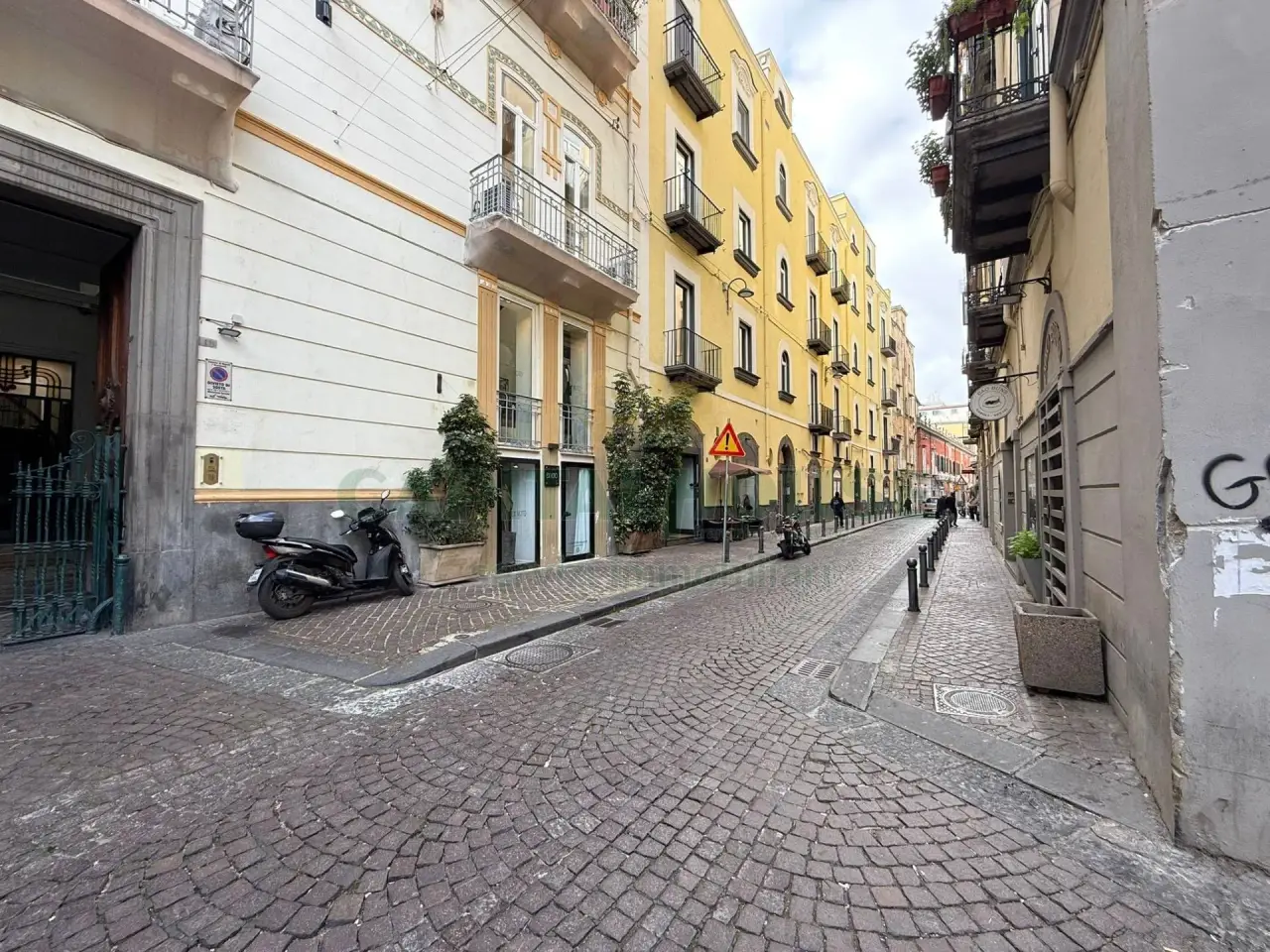 Esercizio commerciale in Via Giuseppe Ferrigni 21, Napoli, {3} - Foto 2