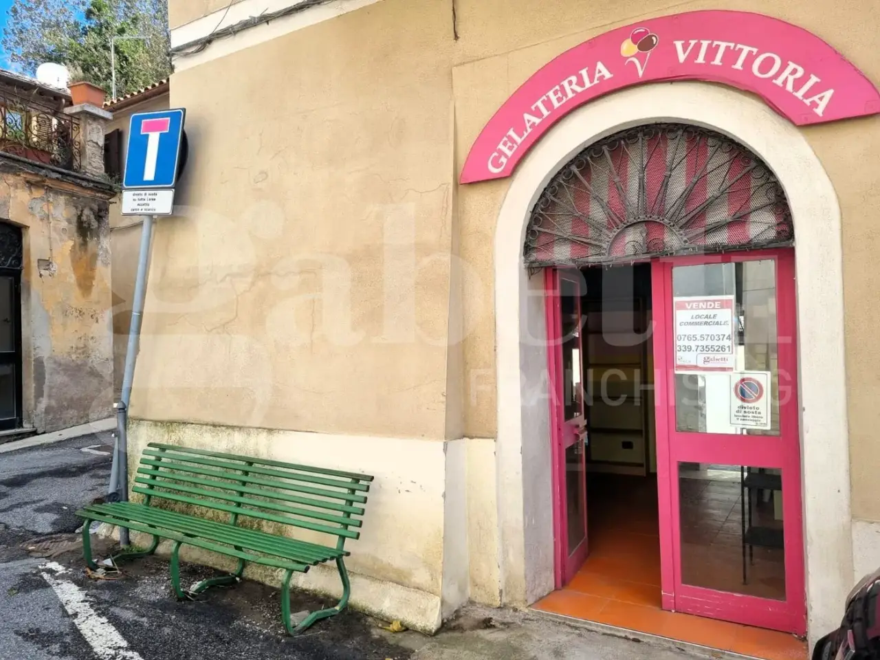 Negozio in Piazza Vittorio Emanuele  16, Forano, {3} - Foto 1