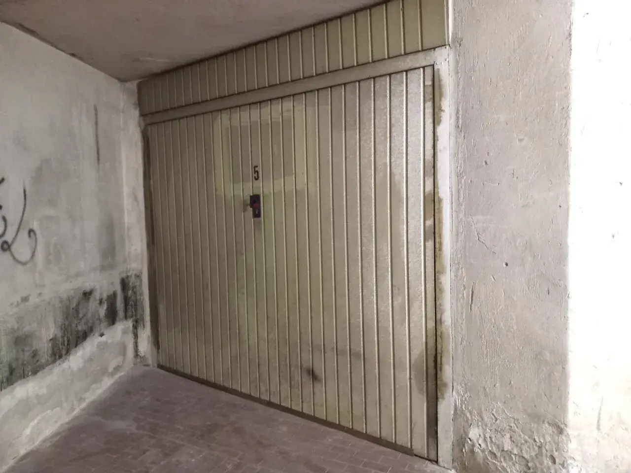 Parcheggio chiuso in Via Tiburto, Tivoli, {3} - Foto 2