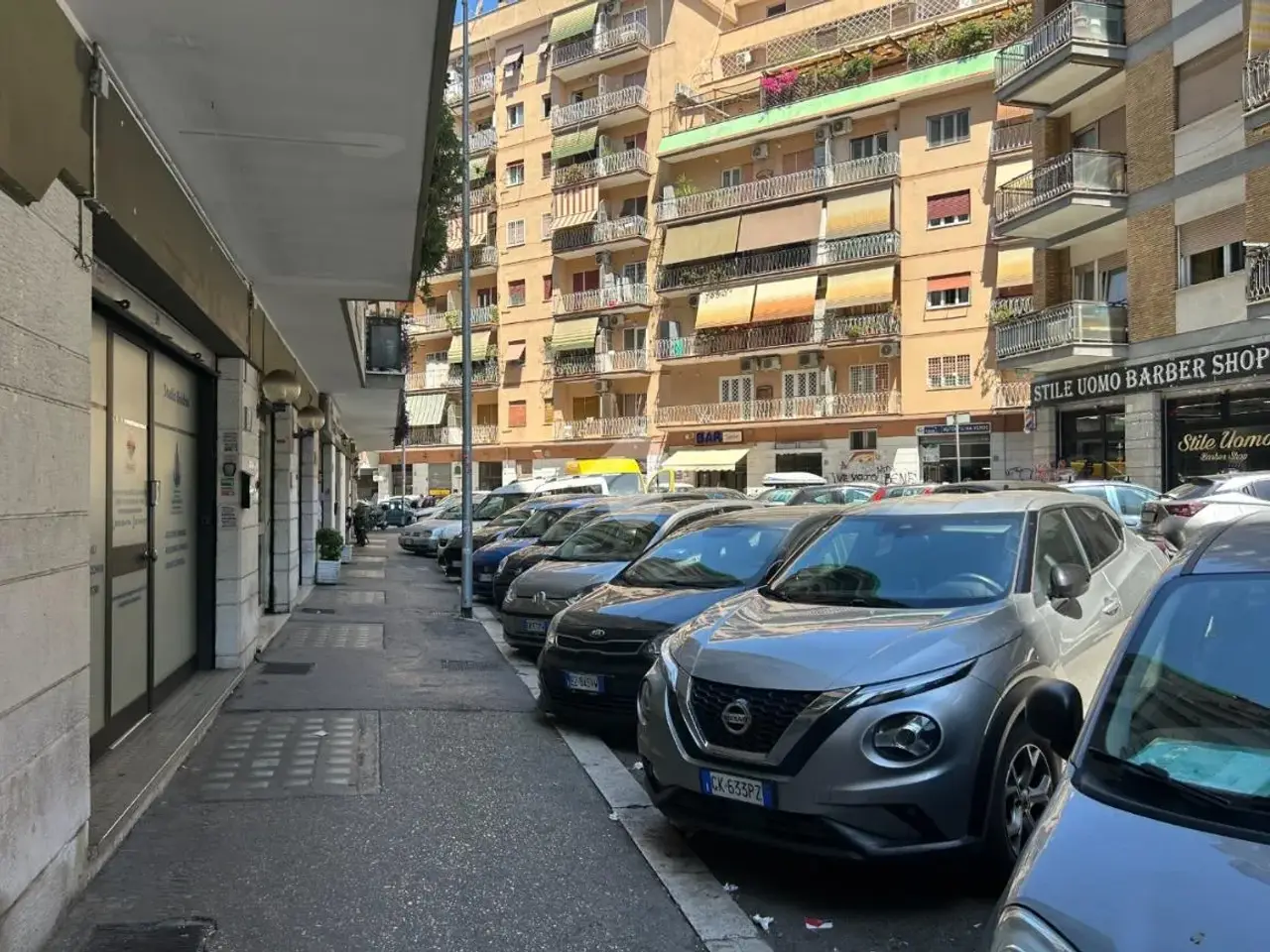 Negozio in Via Livilla 21, Roma, {3} - Foto 2