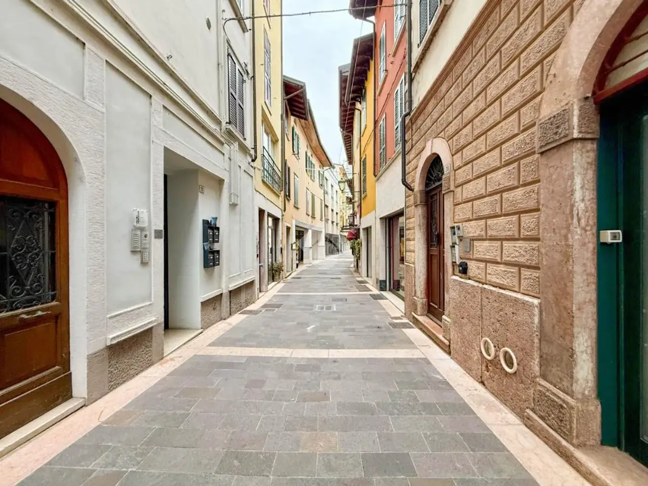 Negozio in Corso della Repubblica 9, Gardone Riviera, {3} - Foto 2