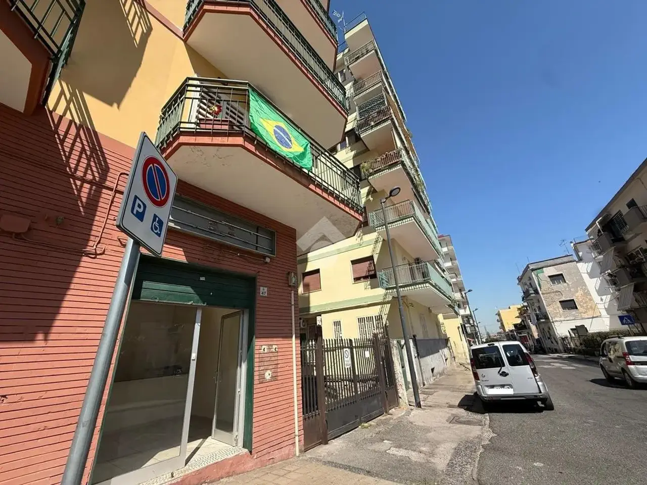 Negozio in Via Mario Recanati 47, San Giorgio a Cremano, {3} - Foto 1