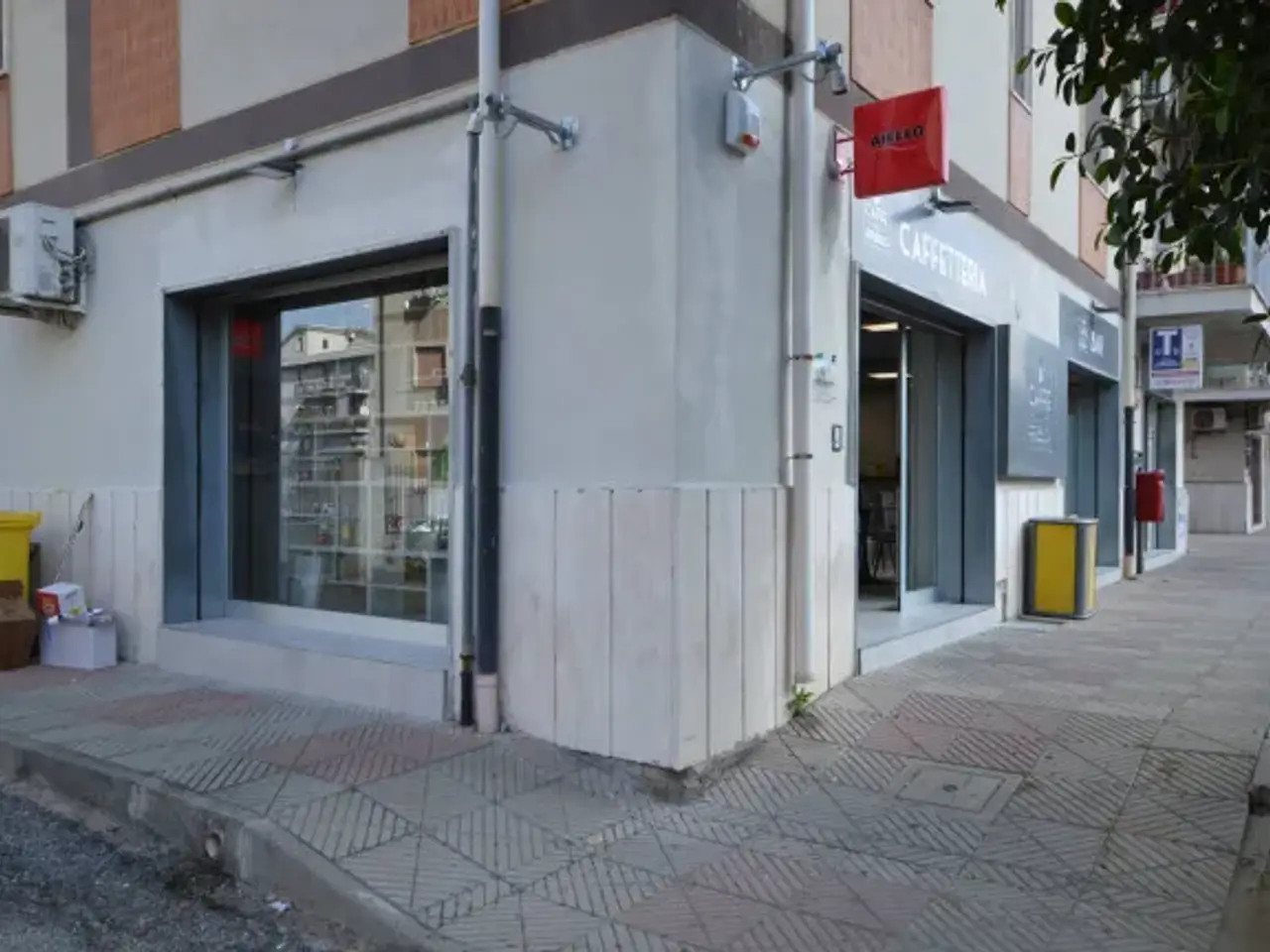 Locale commerciale in Corigliano-Rossano - Viale della Repubblica, 88, Corigliano-Rossano, {3} - Foto 2
