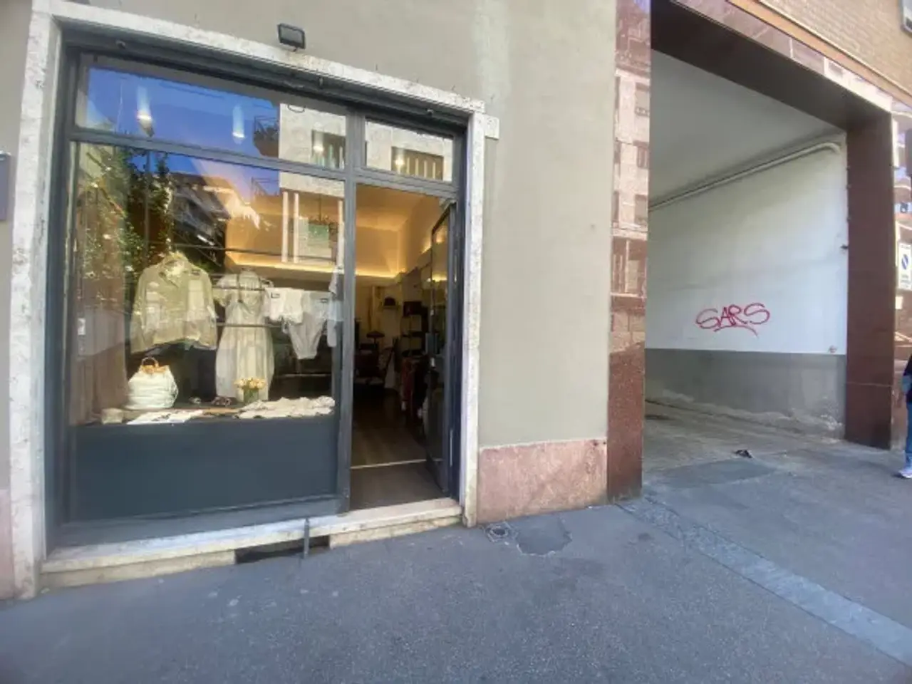 Abbigliamento in Via Cristoforo Colombo, Torino, {3} - Foto 2