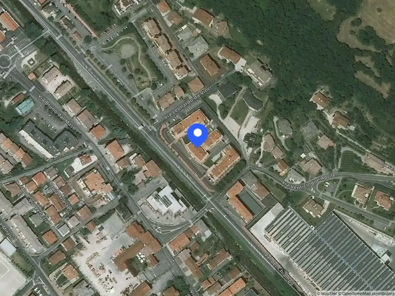 Negozio in Piazzale Mariano Rumor, 36072 Chiampo VI, Italia 36072, Chiampo, {3} - Foto 2