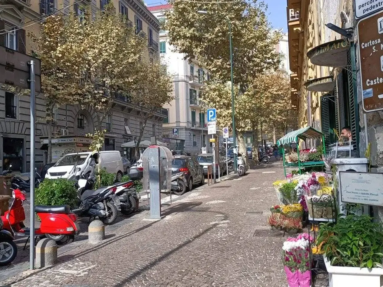 Magazzino in Via Michele Cammarano 18, Napoli, Napoli, {3} - Foto 1