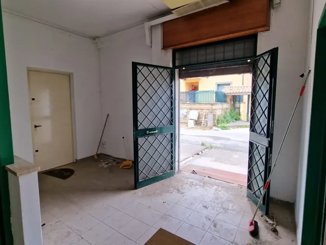 Negozio in Via Casilina 184, San Cesareo, {3} - Foto 1