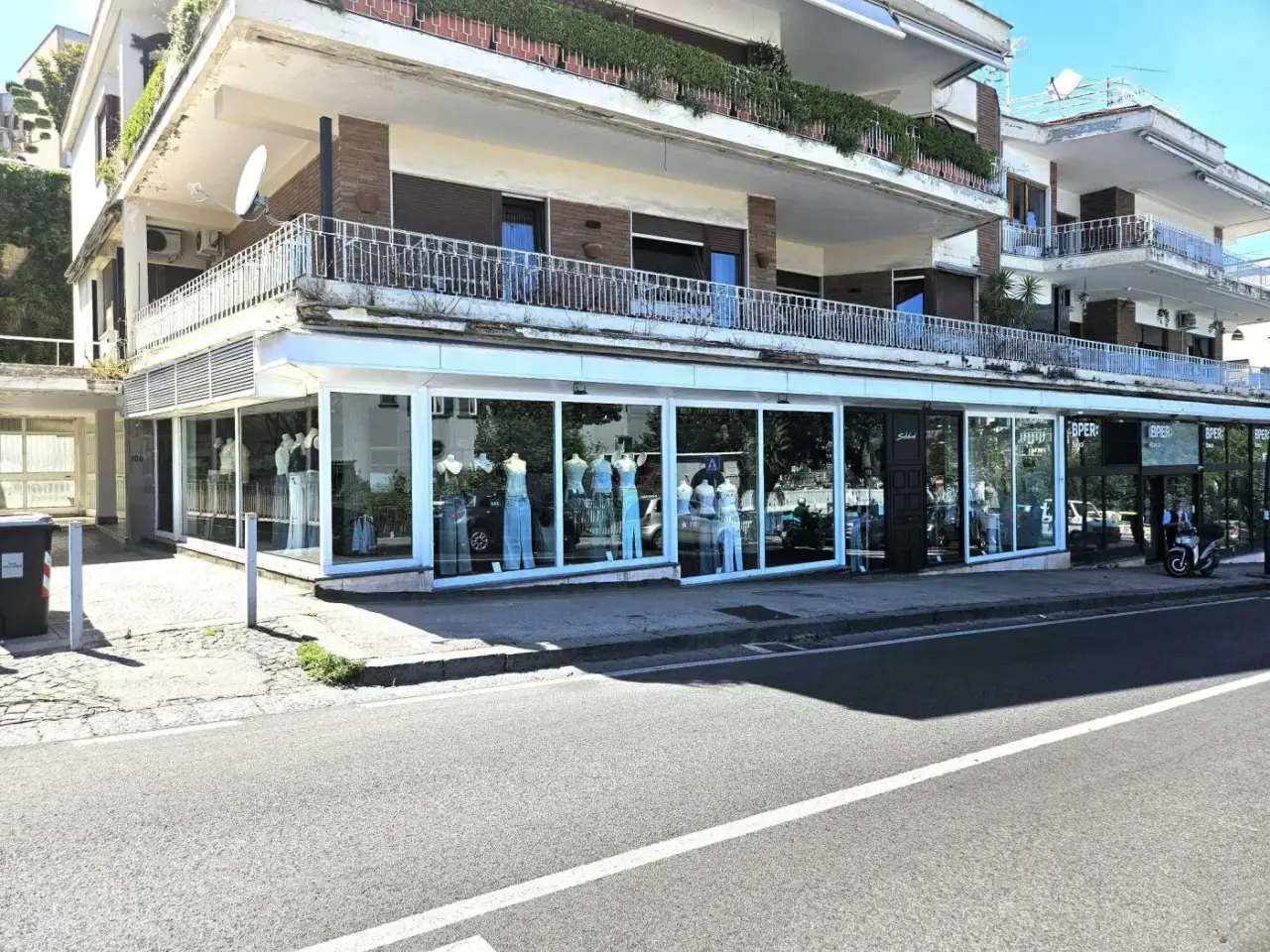 Esercizio commerciale in Via Orazio 98 Napoli, Napoli, {3} - Foto 1