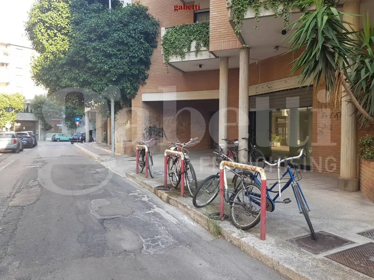 Negozio in Via di Porcigliano 53b, Lecce, {3} - Foto 1