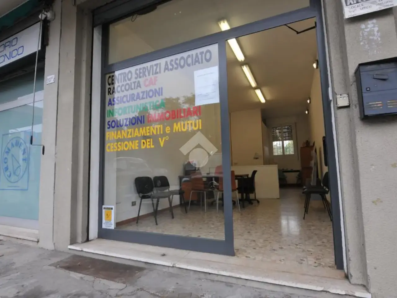 Negozio in Via di Corticella 207, Bologna, {3} - Foto 2