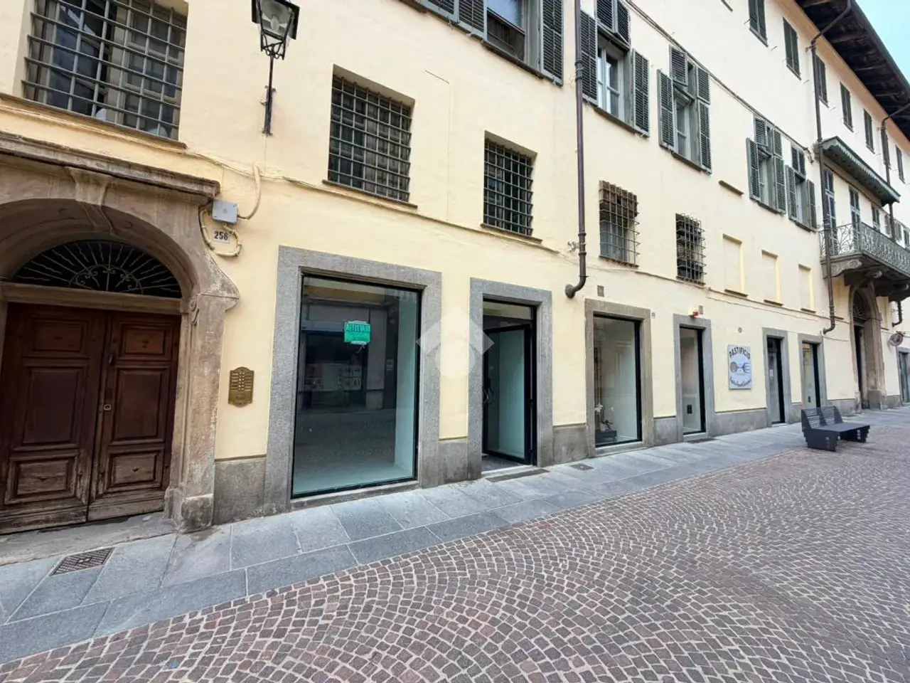 Negozio in Via Vittorio Emanuele II 250, Bra, {3} - Foto 2