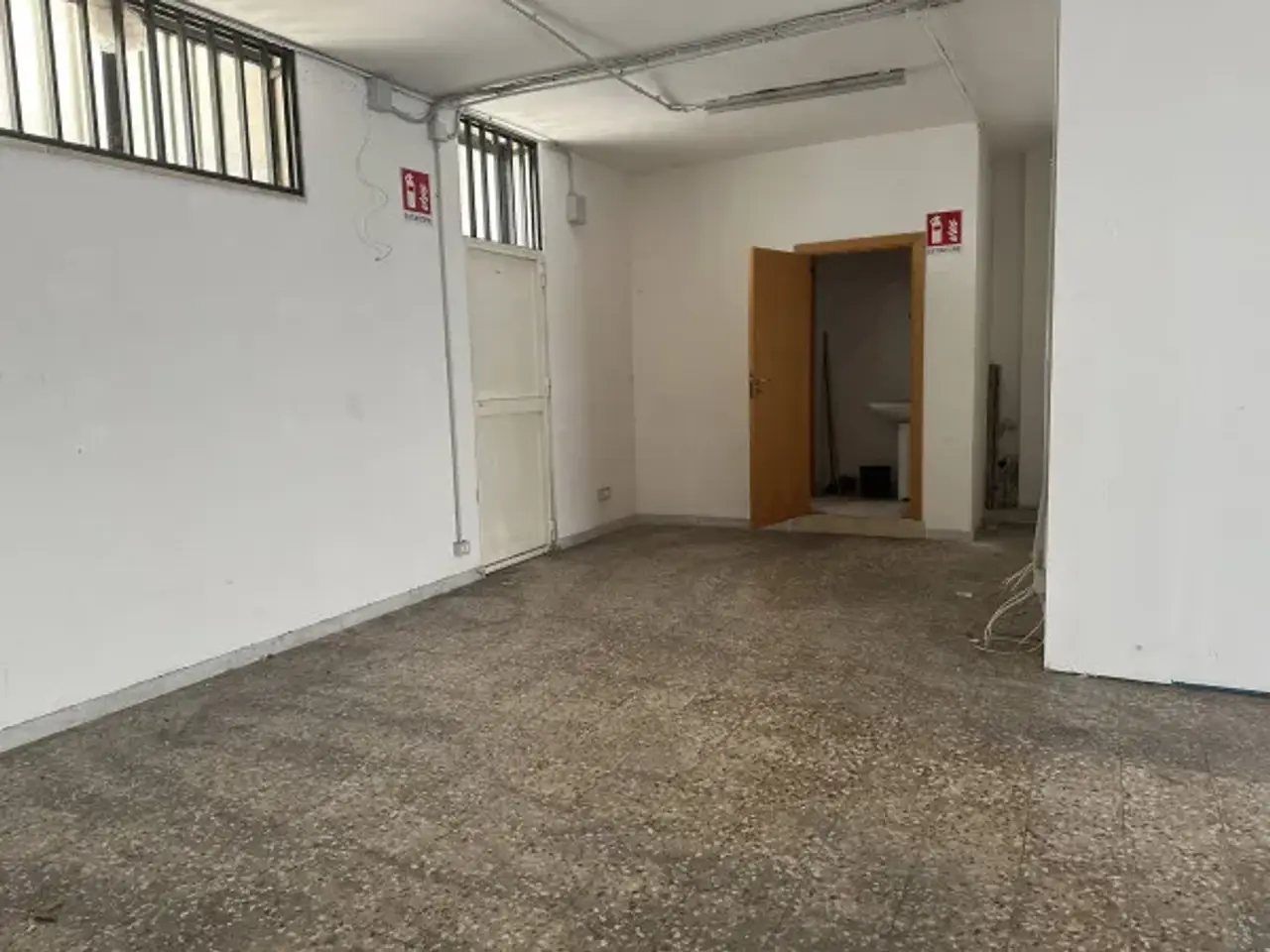 Negozio in Via Fratelli Cervi 4, Modugno, {3} - Foto 2