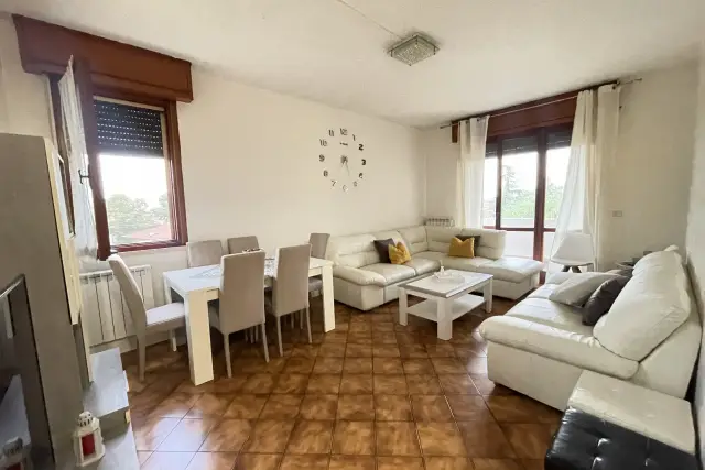 4-room flat, Suzzara - Photo 1