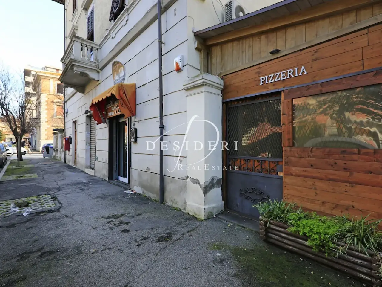 Locale commerciale in Via Gramsci 58100 Grosseto, Grosseto, {3} - Foto 1