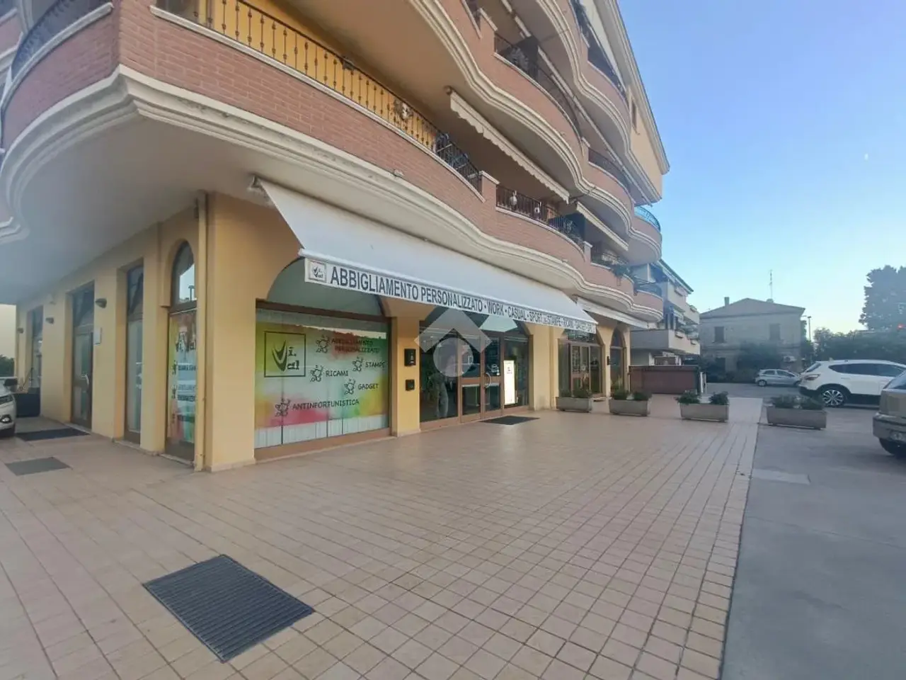 Negozio in Via Nazionale Adriatica 85, Tortoreto, {3} - Foto 1
