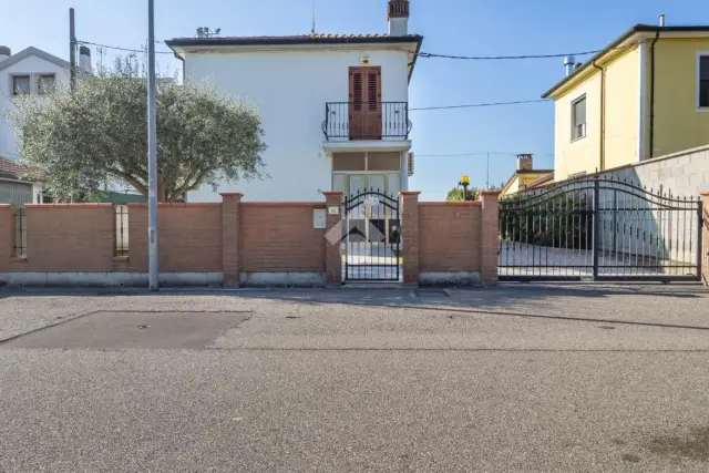 Detached house in Via Zerbinata 18, Ferrara - Photo 1