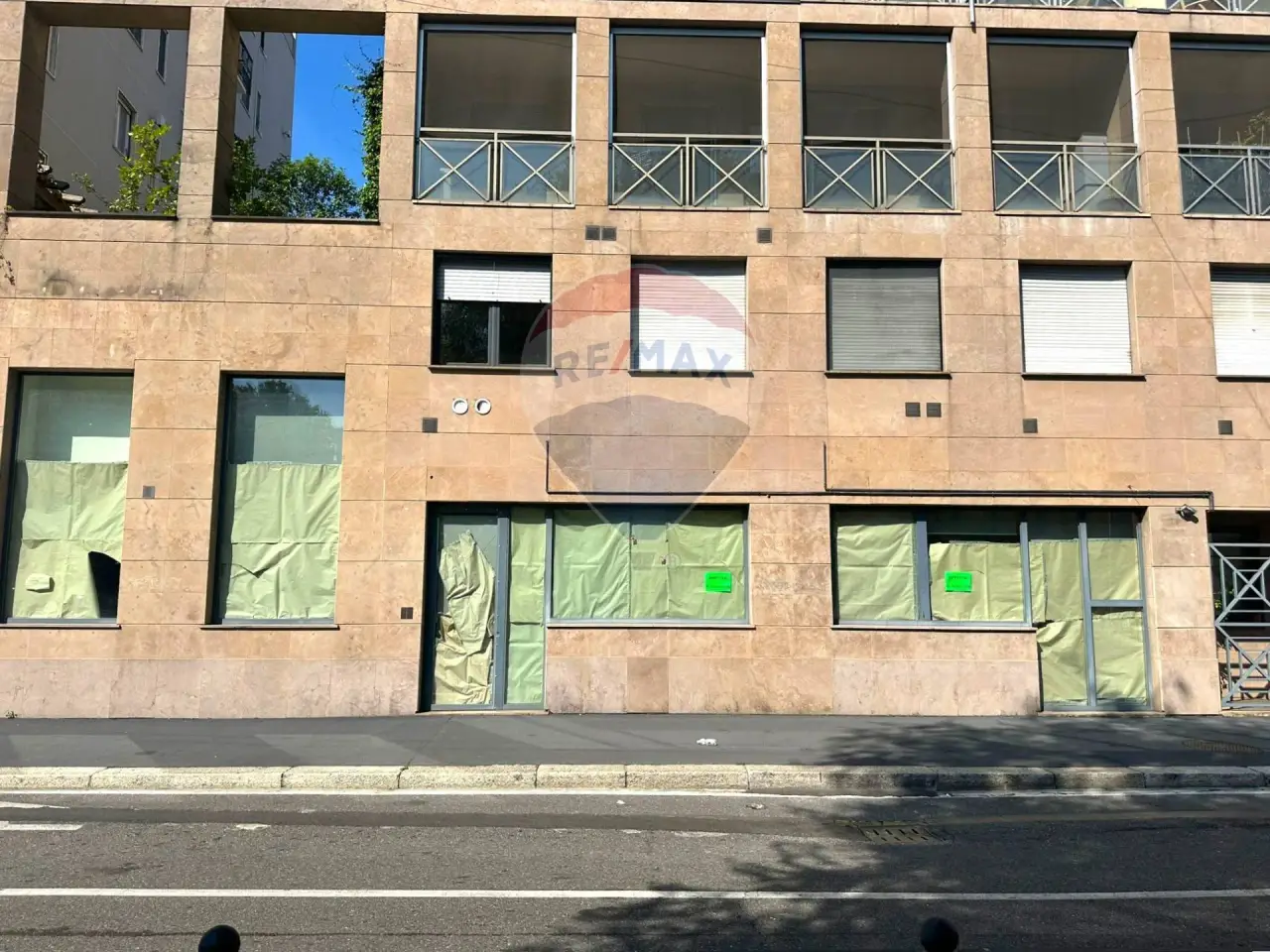 Negozio in Alzaia Naviglio Pavese 70, Milano, {3} - Foto 2