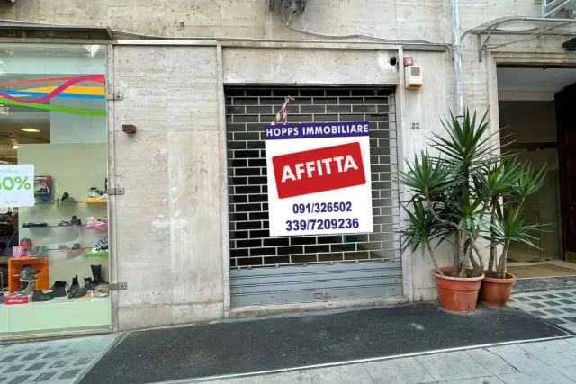 Geschäft in Via Torrearsa 22, Palermo - Foto 1