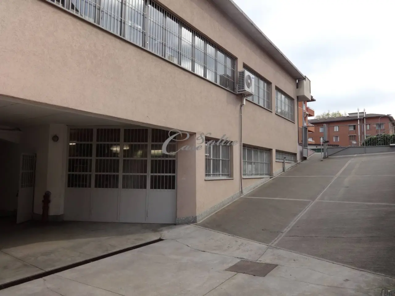 Negozio in Via Giuseppe Giusti 16, Varese, {3} - Foto 1