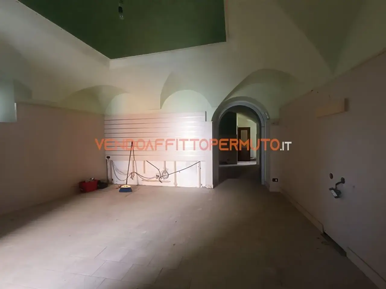 Negozio in Piazza Locatelli, Carobbio Degli Angeli, {3} - Foto 1
