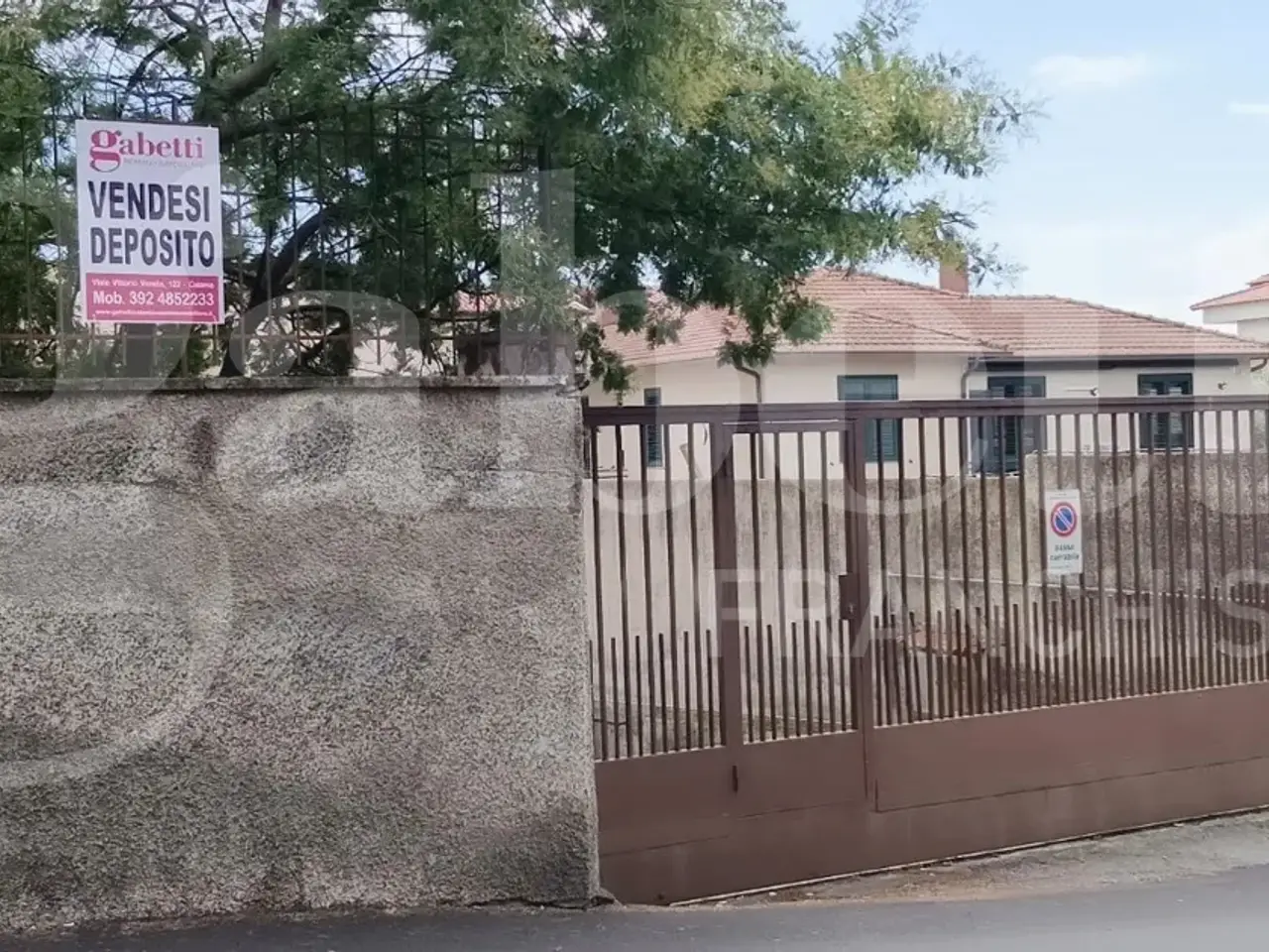 Magazzino in Via Giacomo Leopardo  21, Gravina Di Catania, {3} - Foto 1