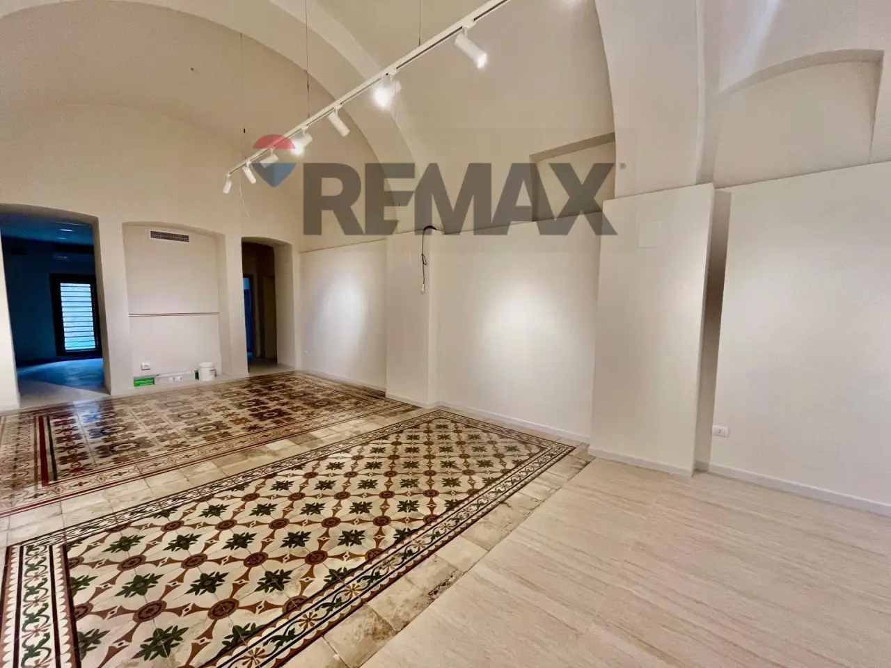 Negozio in Via Principe Amedeo 177, Bari, {3} - Foto 1