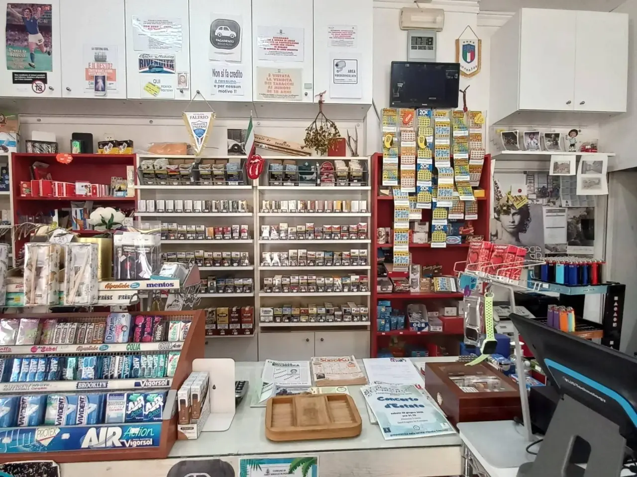 Esercizio commerciale in Piazza Mazzini 7, Sant'Angelo In Pontano, {3} - Foto 1