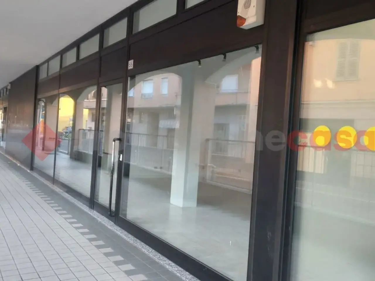 Negozio in Via San Bartolomeo  55, Cerro Maggiore, {3} - Foto 1